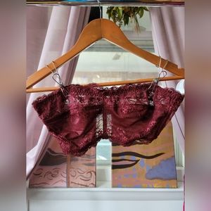 🩲 DARK RED LACE STRAPLESS BRALETTE